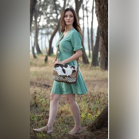 Myra Bag PEARL FUSION MESSENGER BAG - Picture 1 of 4